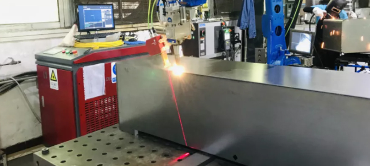 不銹鋼薄板智能焊接新方案，英萊激光視覺焊縫跟蹤系統(tǒng)顯身手！